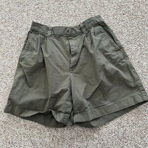 Gap Women’s Olive Green Twill Shorts Size 4 – Classic Summer Style